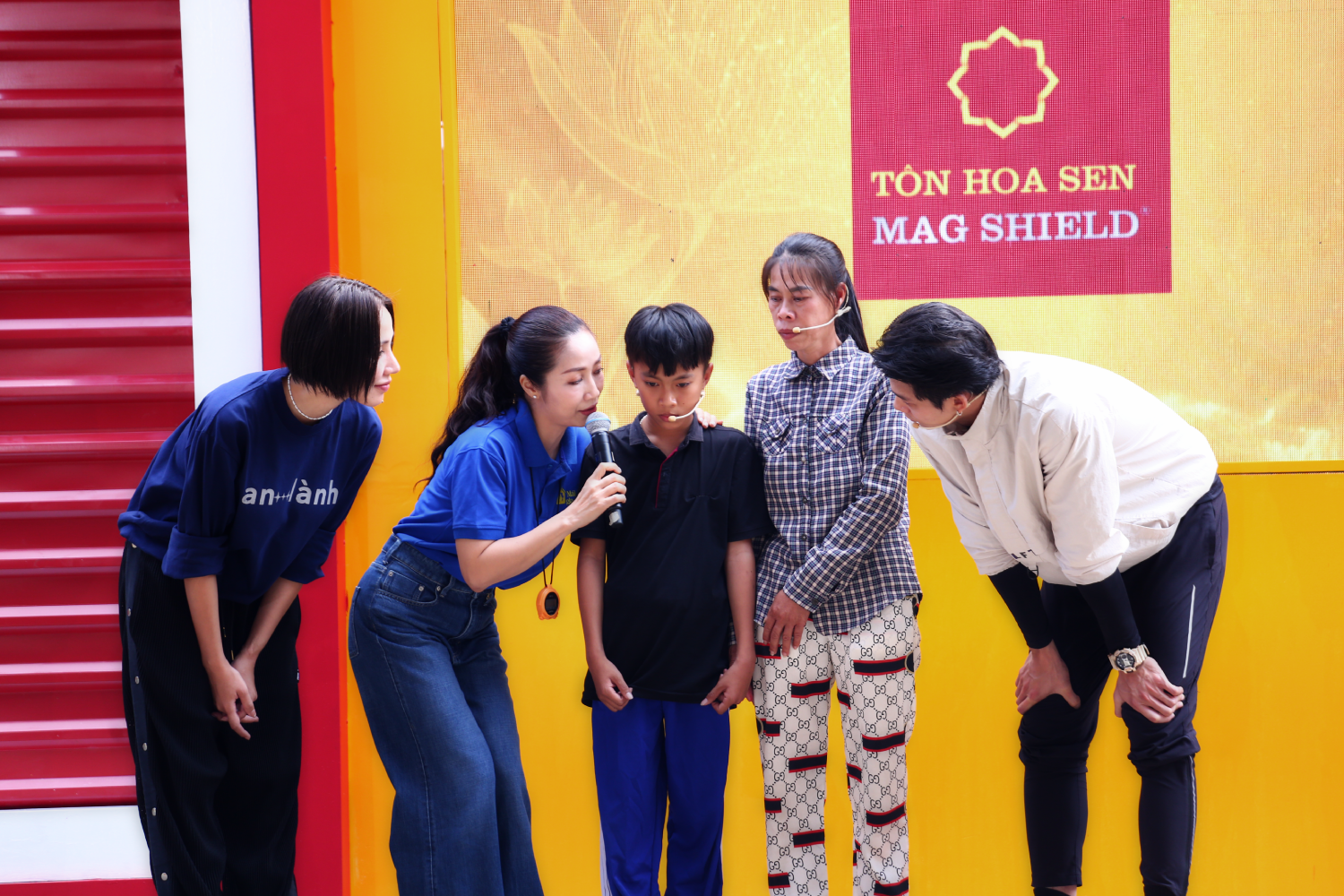 MC Ốc Thanh Vân, ca sĩ GiGi Hương Giang và nam vương Hưng Nguyễn nghẹn lòng trước cậu bé chưa từng biết mặt cha