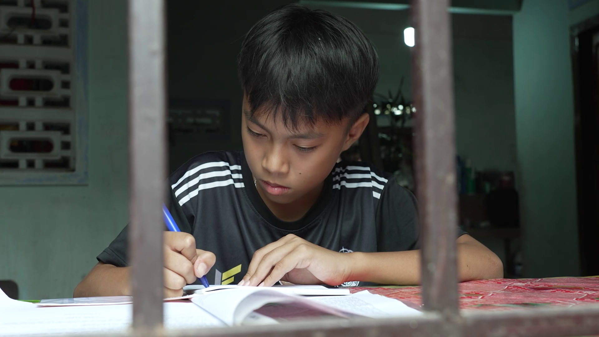 Lấy học tập làm động lực, cậu bé Hiếu Nhân quyết tâm trở thành chỗ dựa cho gia đình