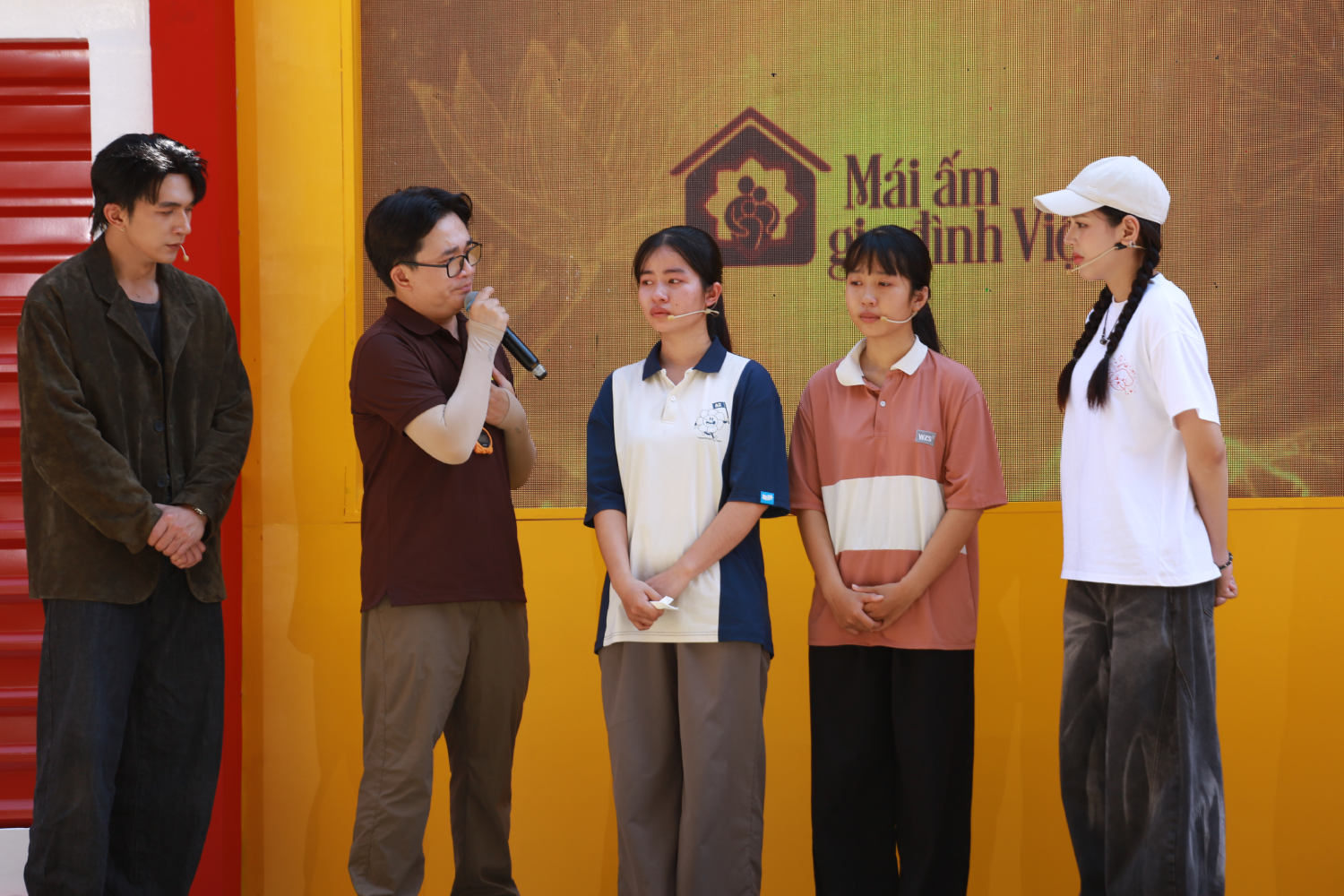 MC Đại Nghĩa xúc động trước tình yêu thương và sự hy sinh của người chị dành cho em gái sau biến cố gia đình