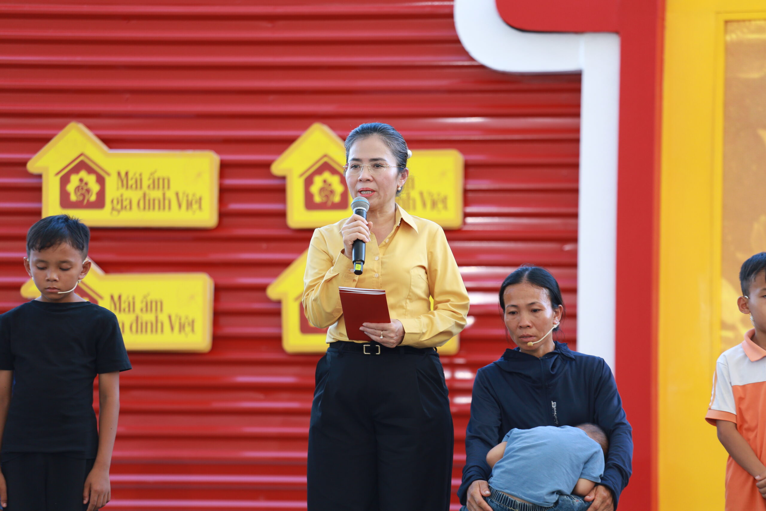 Lãnh đạo địa phương tham dự và đồng hành trong các buổi ghi hình trực tiếp