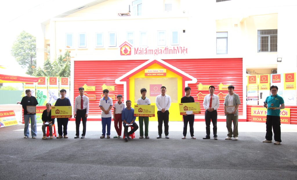 Những phần thưởng ý nghĩa sẽ tiếp thêm động lực để các em nhỏ và gia đình vượt qua khó khăn