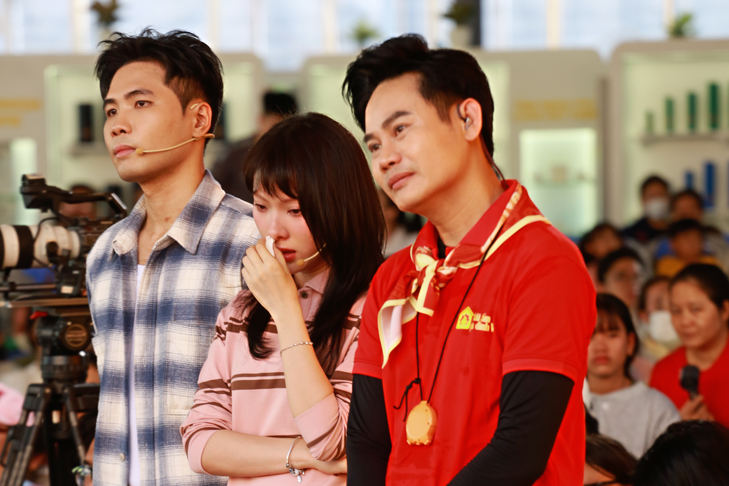 MC Dương Hồng Phúc, Ca sĩ Mỹ Mỹ và Rapper Phúc Du nghẹn ngào khi chứng kiến những đứa trẻ sớm trưởng thành sau những mất mát quá lớn
