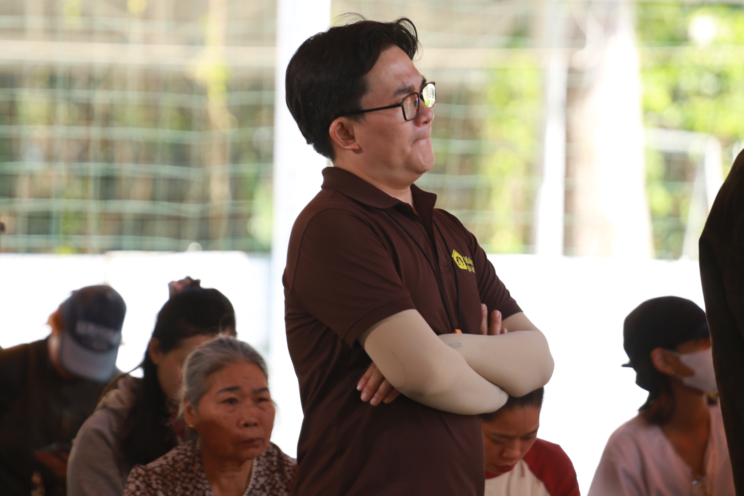 MC Đại Nghĩa đau lòng trước sự hiểu chuyện của những đứa trẻ mang gánh nặng người trong Mái ấm gia đình Việt