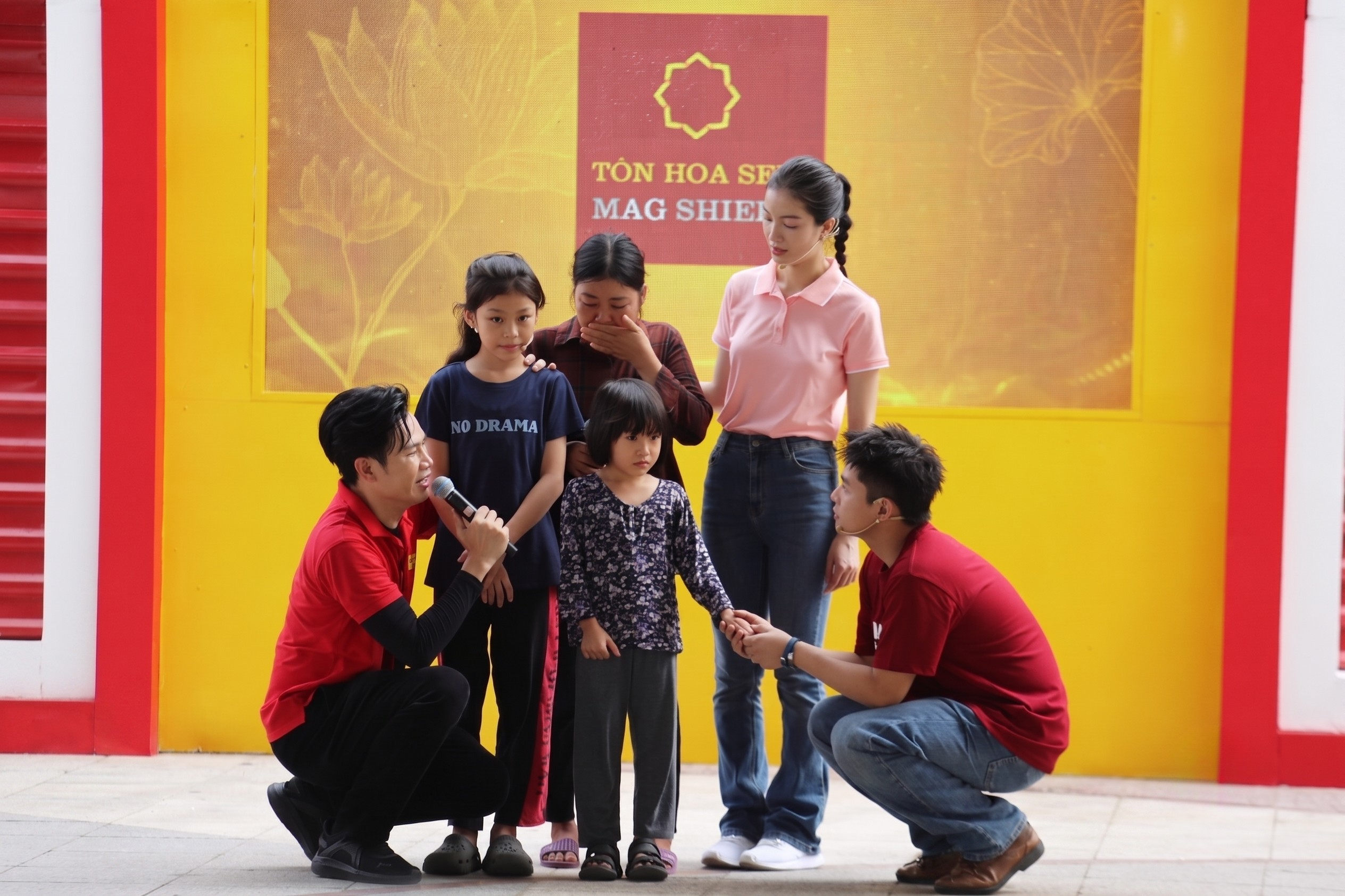 Những cái nắm tay, lời động viên chân thành trở thành nguồn sức mạnh tinh thần