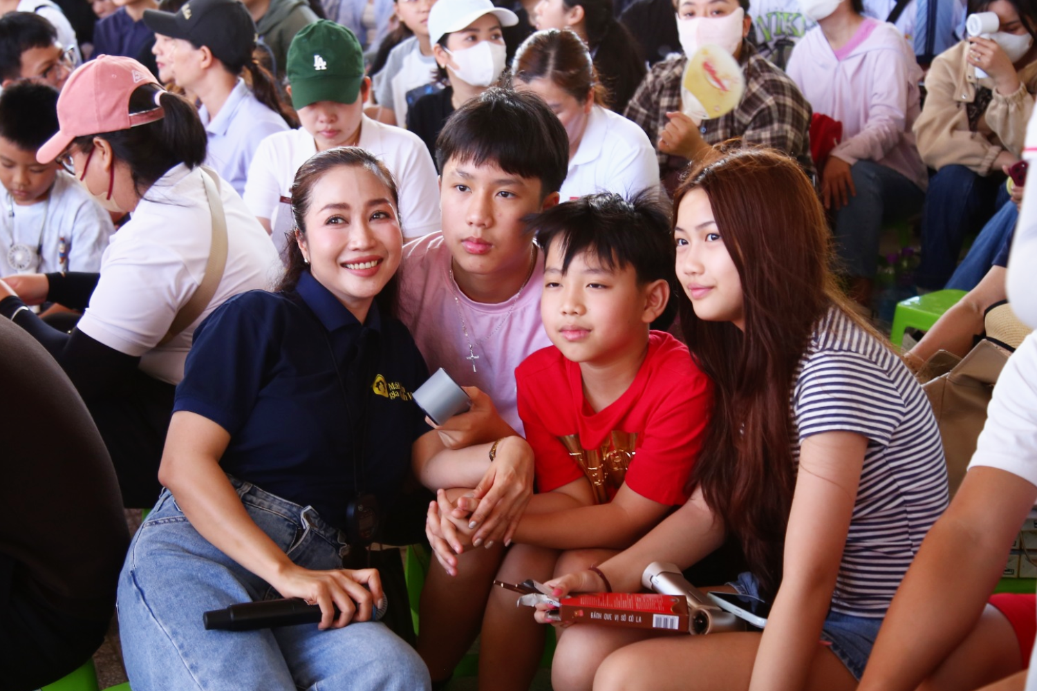 MC Ốc Thanh Vân đưa các con đồng hành cùng chương trình, mong các bé học cách yêu thương và sẻ chia từ những điều xung quanh