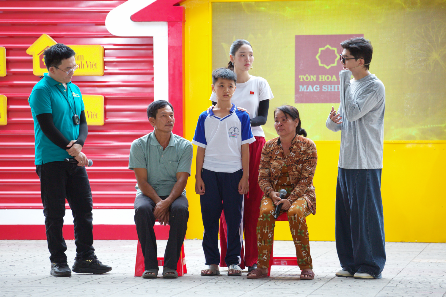 Phát Huy T4 và Đoàn Minh Anh cùng MC Đại Nghĩa dành sự quan tâm, động viên đến gia đình Phước Ngoan