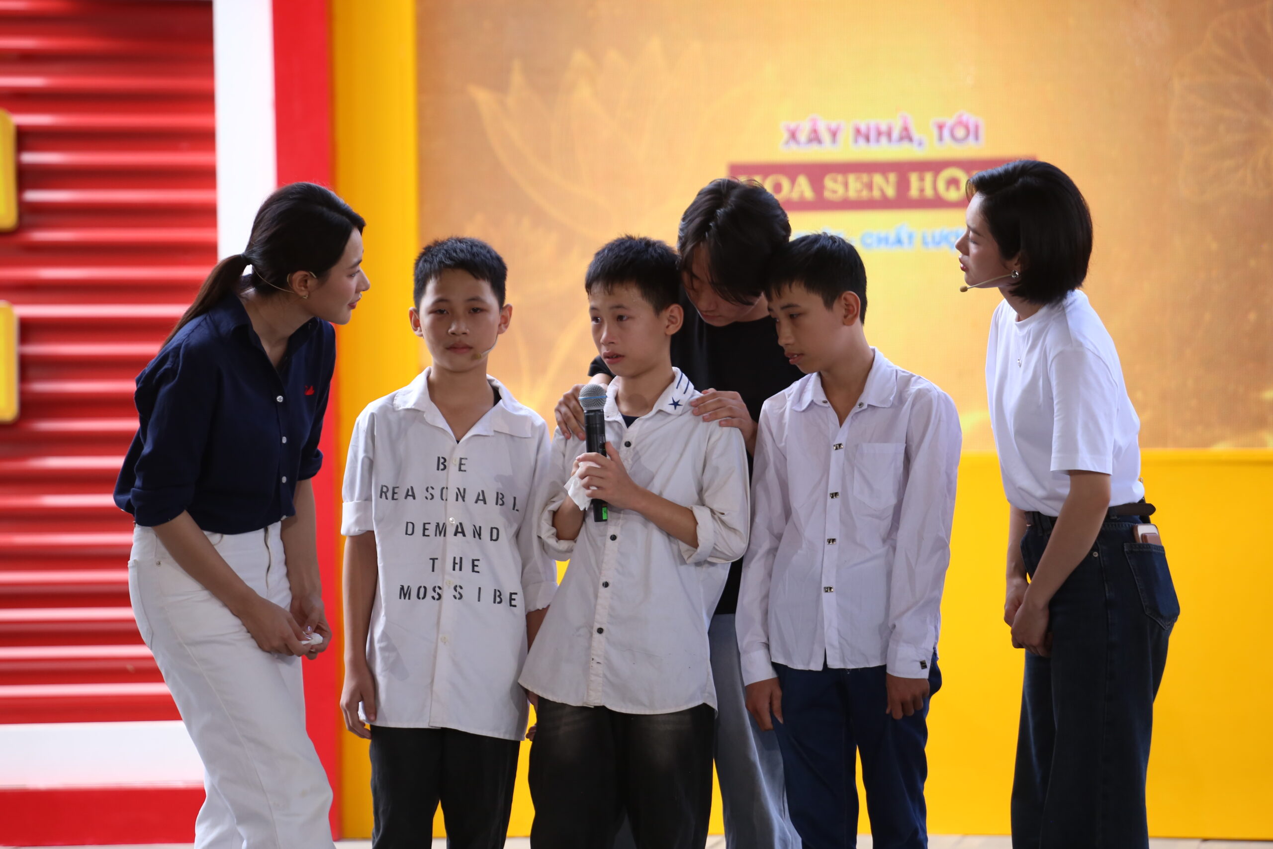 Nhiều câu chuyện lấy đi nước mắt trong suốt 3 ngày ghi hình Mái ấm gia đình Việt tại Ninh Bình